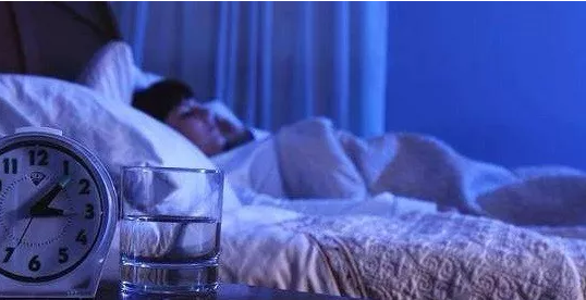 睡前一杯水，長(zhǎng)期堅(jiān)持將給你帶來(lái)意想不到的變化
